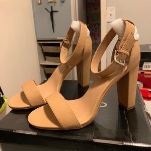 Ankle strap tapered heel